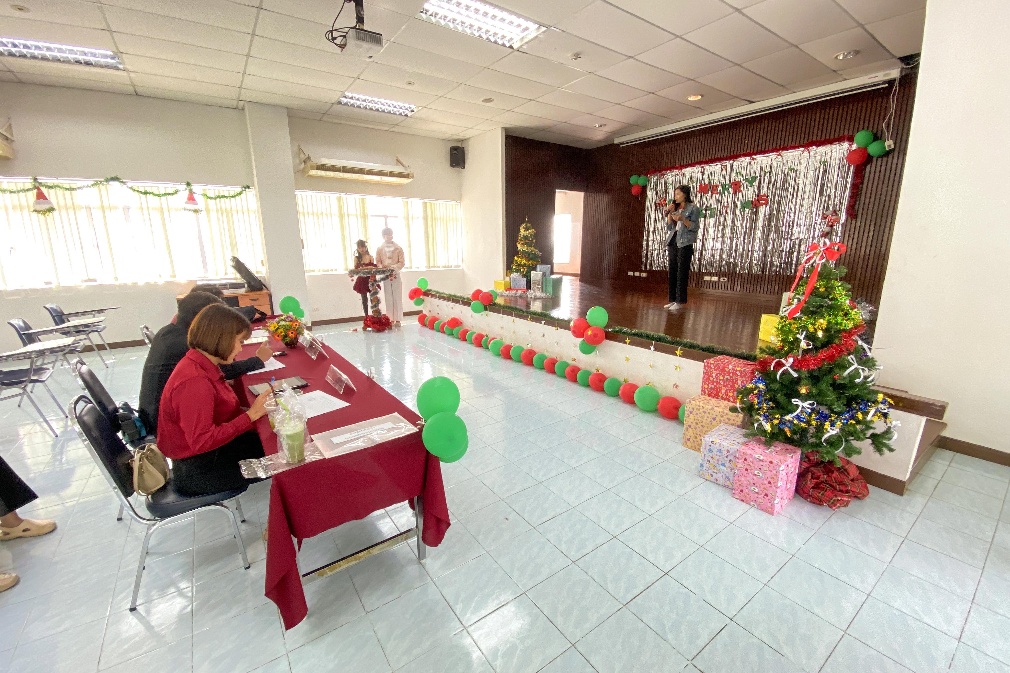 37. กิจกรรมนิทรรศการภาษาต่างประเทศ Christmas Day